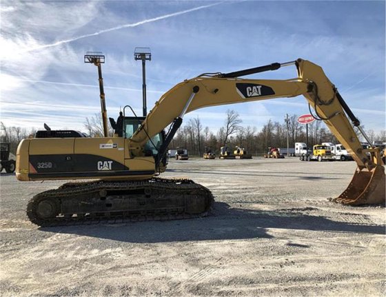 CAT 325D