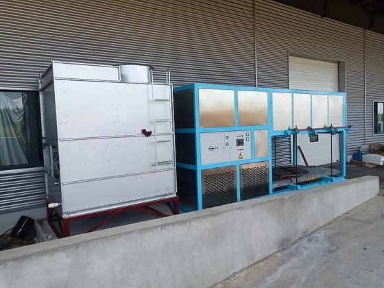 低功耗直冷式冰块机，每天可生产 3 吨食品/饮料