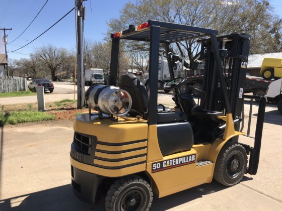 Caterpillar GP25 Forklift picture
