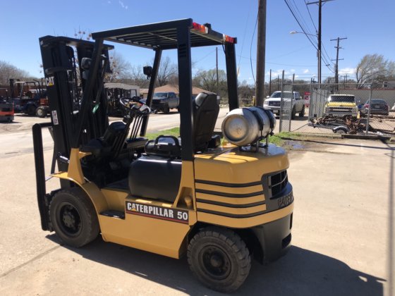 Caterpillar GP25 Forklift picture