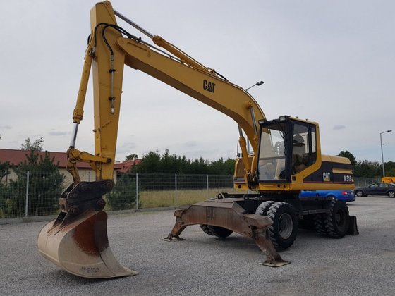 Caterpillar M318 Excavator picture