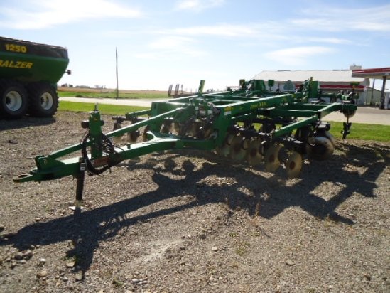 John Deere 2700 Tillage Equipment picture