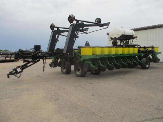 John Deere 1780 Planting Equipment picture