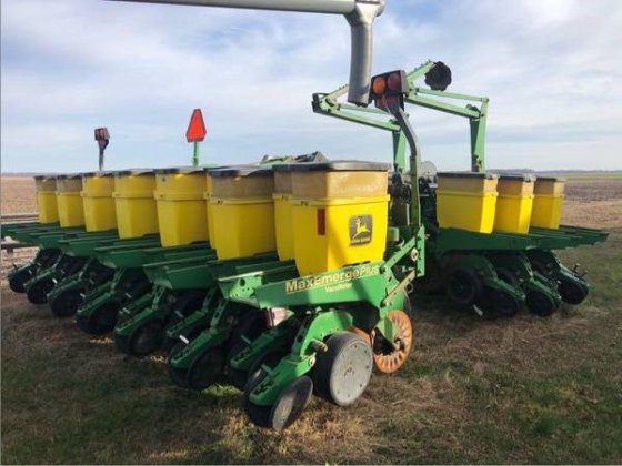 John Deere 1780 Planting Equipment picture