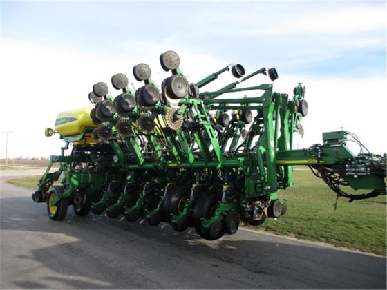 John Deere 1790 Planting Equipment picture