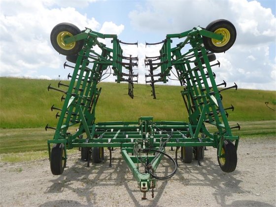 John Deere 980 Tillage Equipment picture