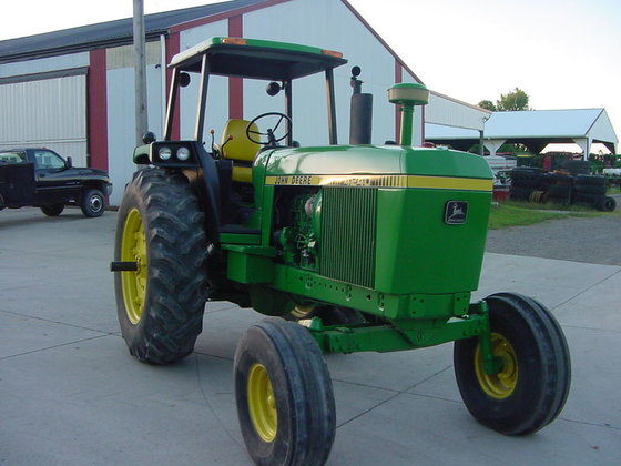 John Deere 4240 Tractor picture