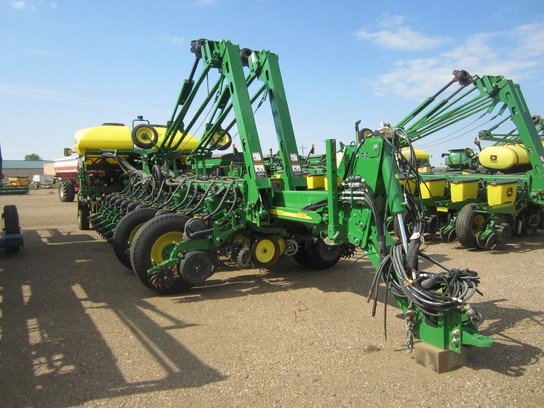 John Deere 1770NT CCS Planting Equipment picture