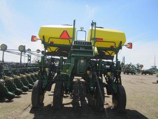 John Deere 1770NT Planting Equipment picture