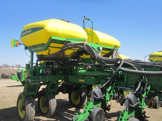 John Deere 1770NT Planting Equipment picture