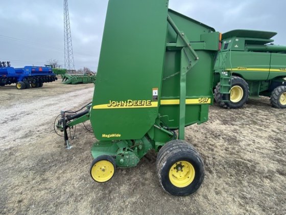 John Deere 567 Baler picture
