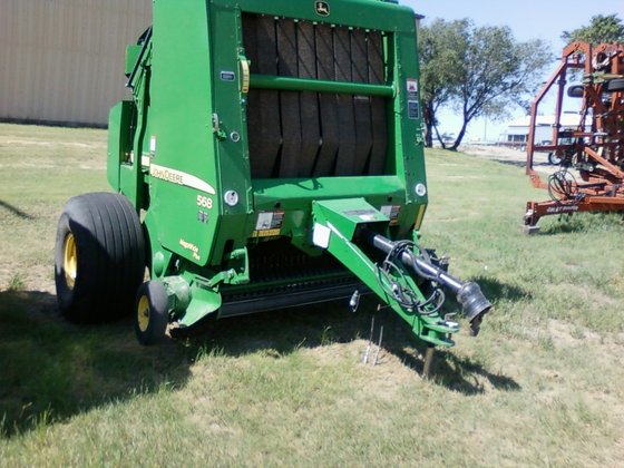 John Deere 568 Baler picture