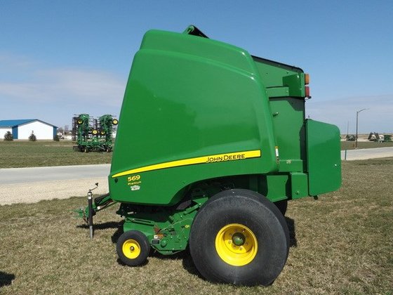 John Deere 569 Baler picture