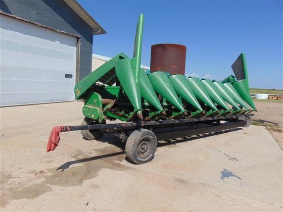 John Deere 893 Harvester Header picture