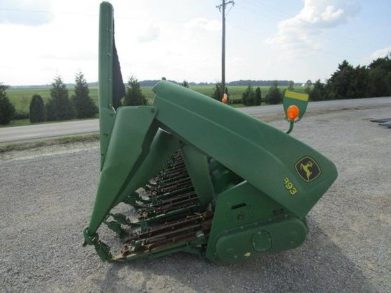 John Deere 893 Harvester Header picture