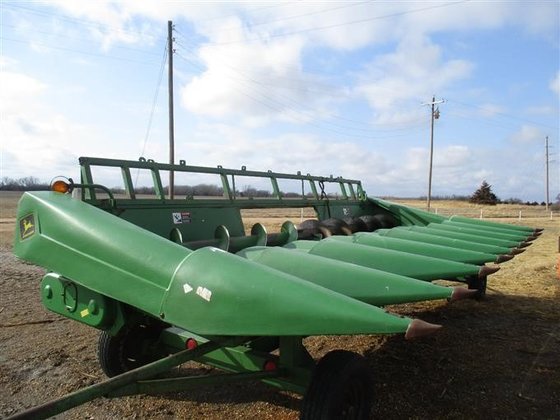 John Deere 893 Harvester Header picture
