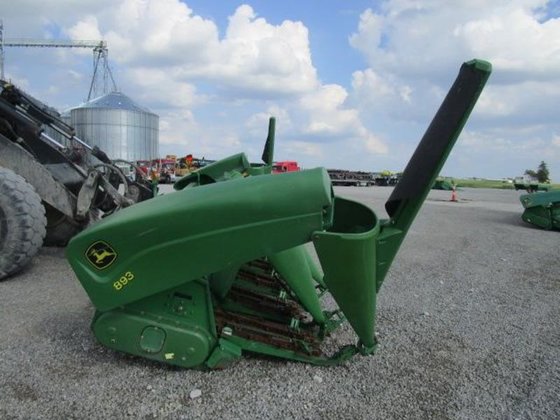 John Deere 893 Harvester Header picture