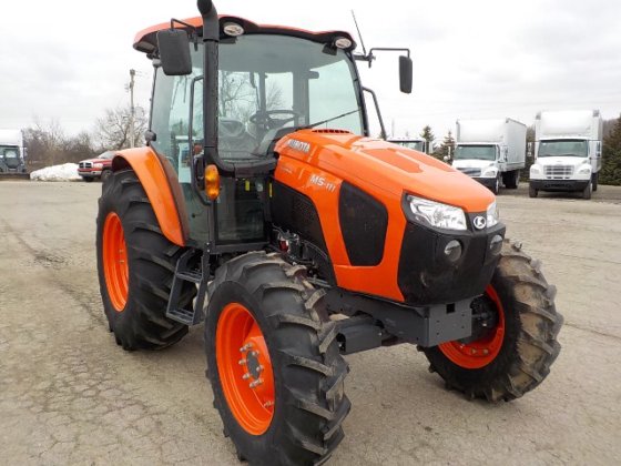 Kubota M5-111 Tractor picture