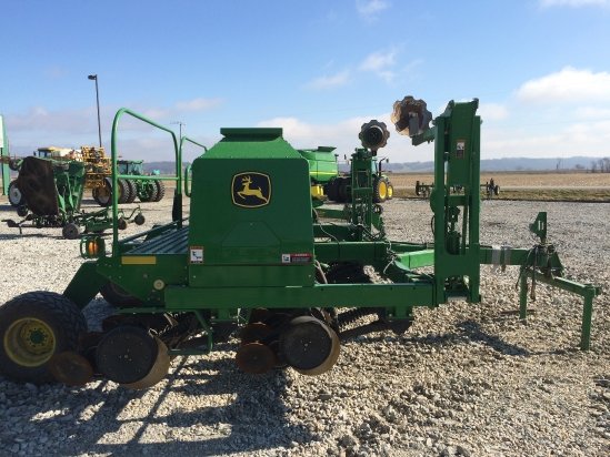 John Deere 1590 Planting Equipment picture