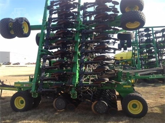 John Deere 1890 Planting Equipment picture