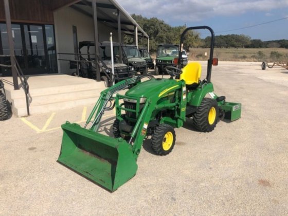 John Deere 2305 Tractor picture