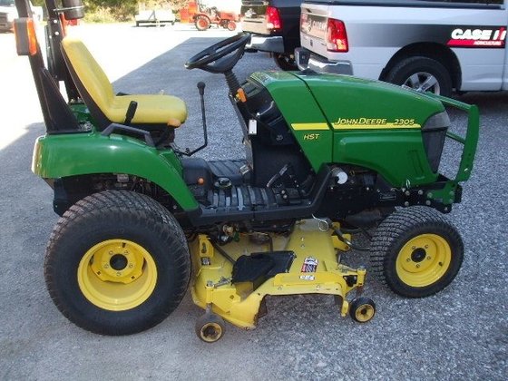 John Deere 2305 Tractor picture