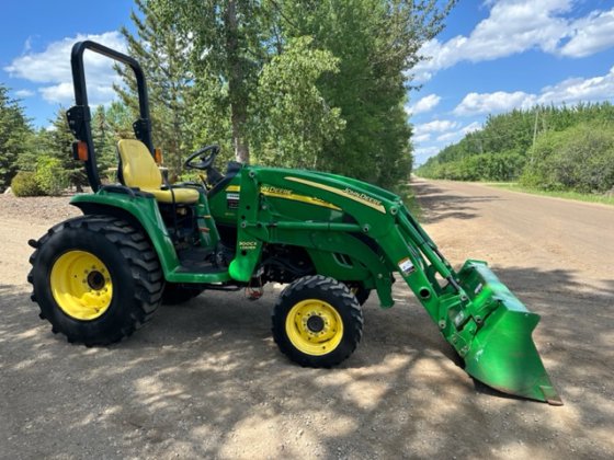 John Deere 3320 Tractor picture