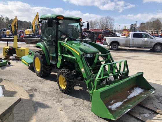 John Deere 3520 Tractor picture