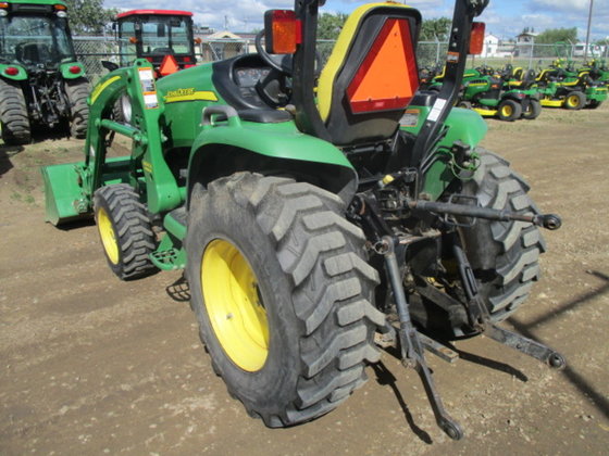 John Deere 3520 Tractor picture