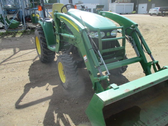 John Deere 3520 Tractor picture