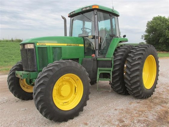 John Deere 7810 Tractor picture