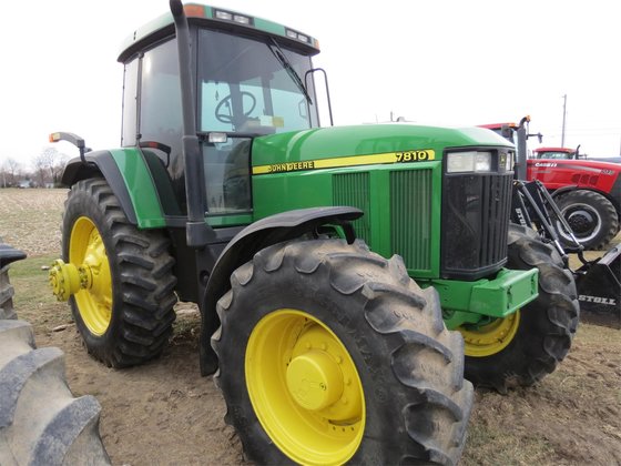 John Deere 7810 Tractor picture