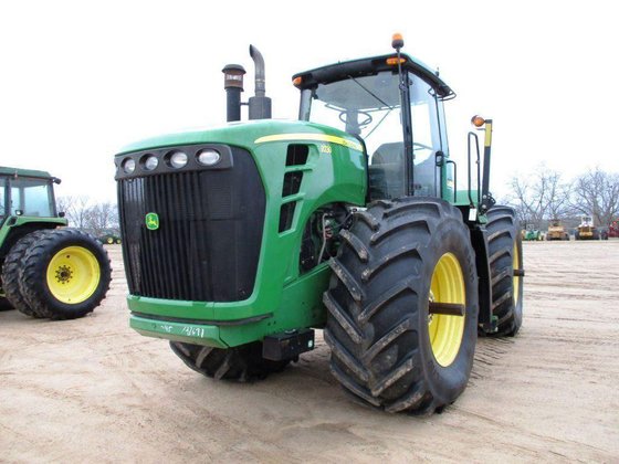John Deere 9230 Tractor picture