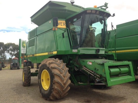 John Deere 9500 Combine picture