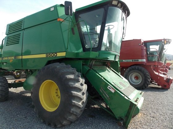 John Deere 9500 Combine picture