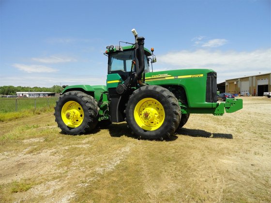 John Deere 9520 Tractor picture