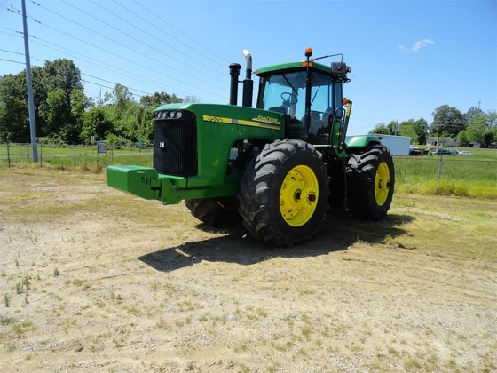 John Deere 9520 Tractor picture