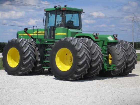John Deere 9520 Tractor picture