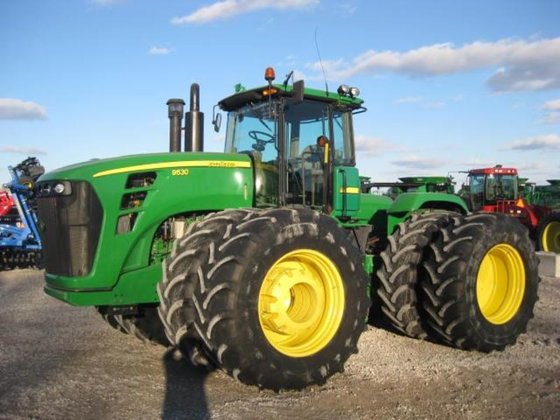 John Deere 9530 Tractor picture