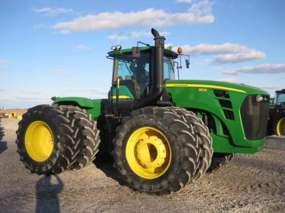 John Deere 9530 Tractor picture