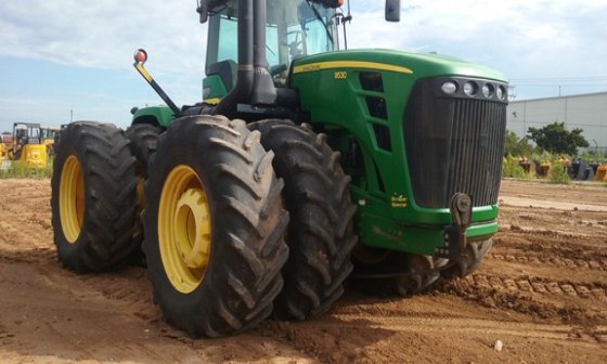 John Deere 9530 Tractor picture