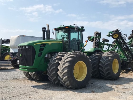 John Deere 9530 Tractor picture