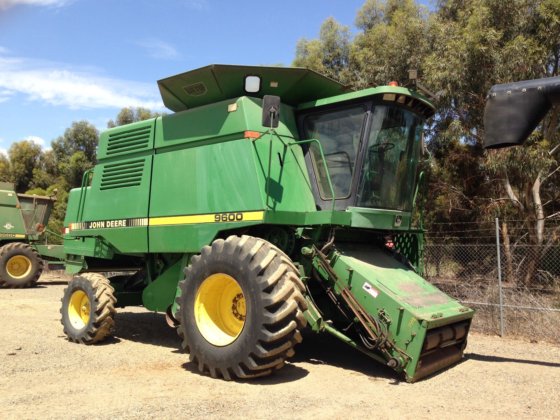 John Deere 9600 Combine picture