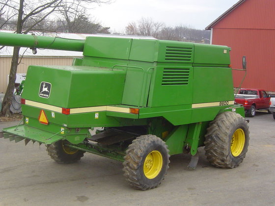 John Deere 9600 Combine picture