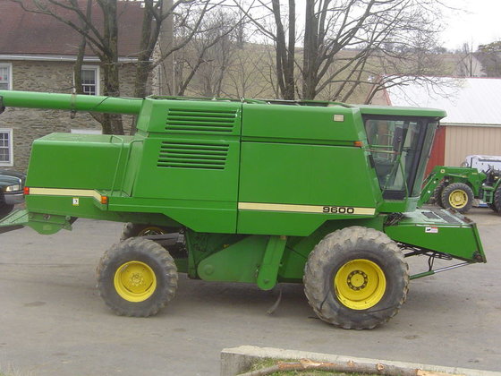 John Deere 9600 Combine picture