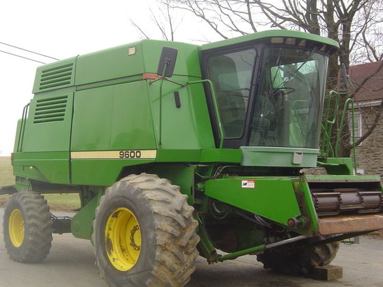 John Deere 9600 Combine picture