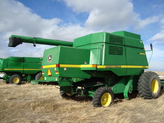 John Deere 9610 Combine picture