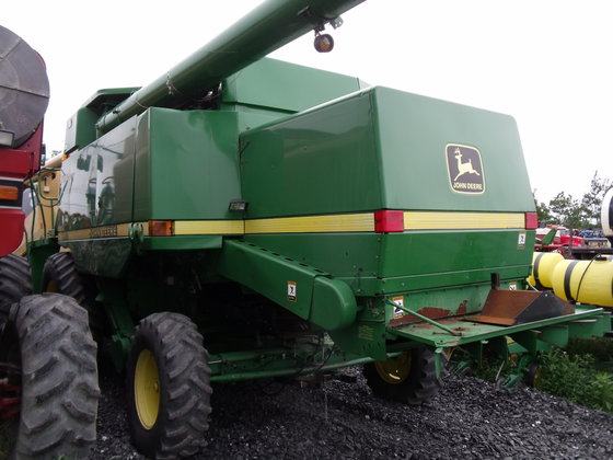 John Deere 9610 Combine picture