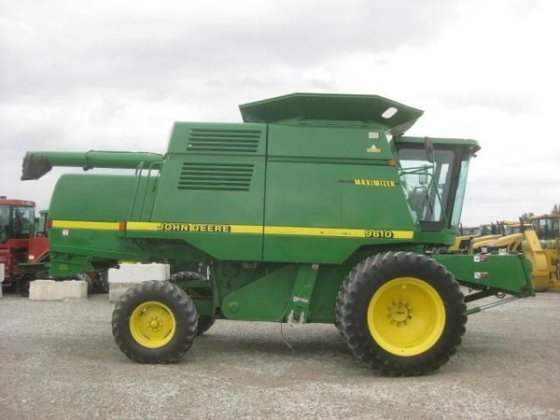 John Deere 9610 Combine picture