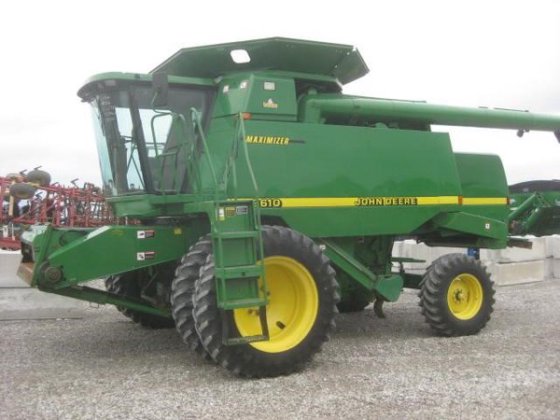 John Deere 9610 Combine picture